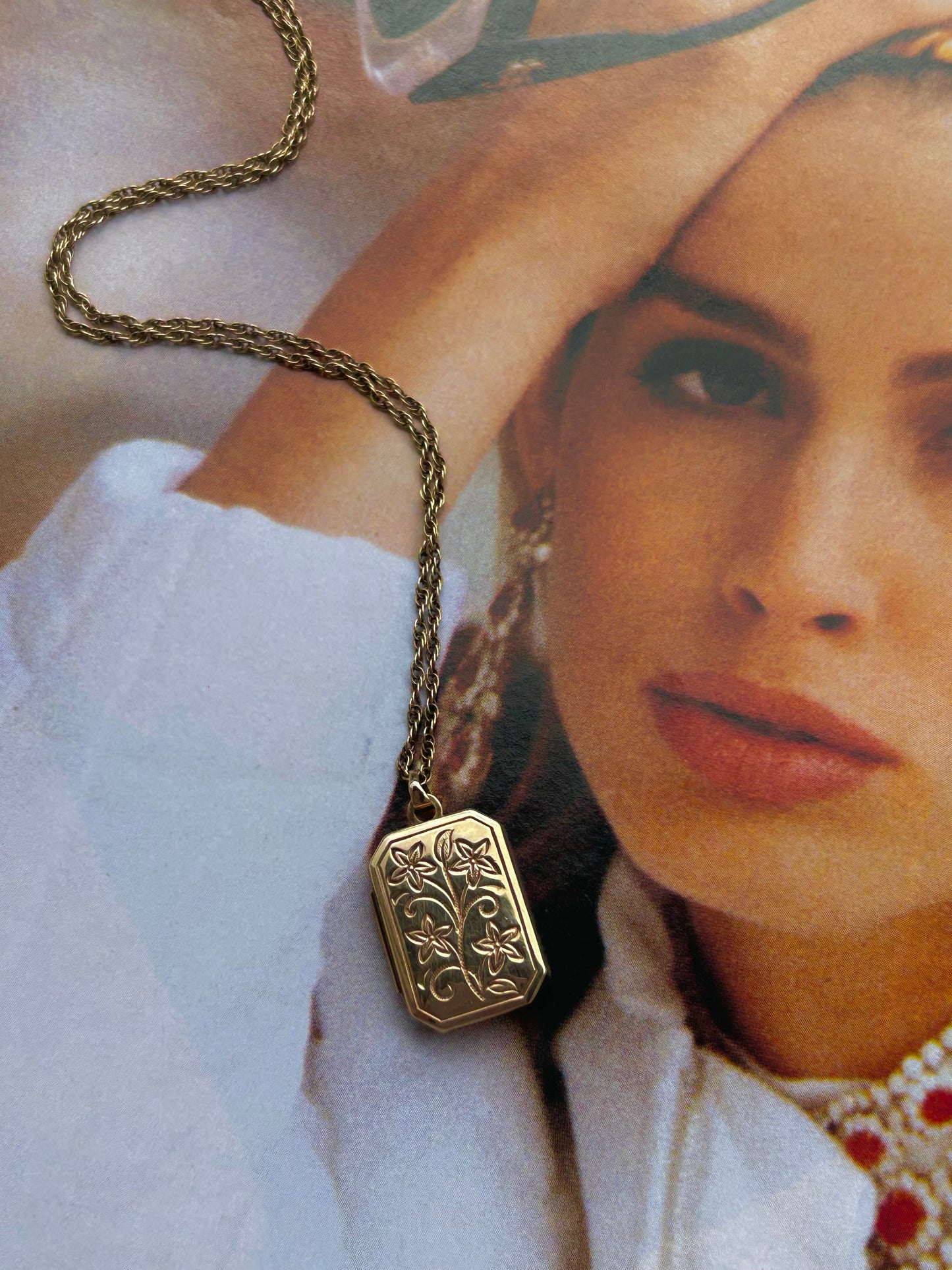 9ct Gold Rectangular Locket With Detailed Front and Rope Chain