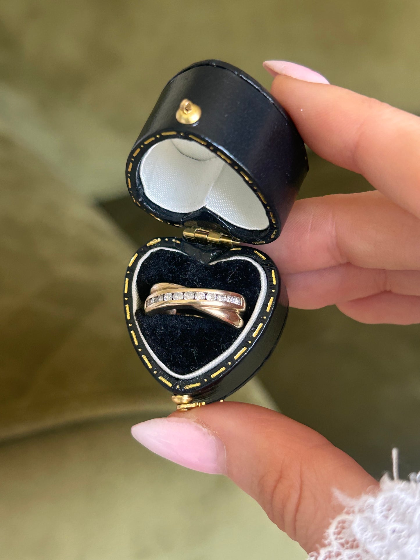 9ct Gold Diamond Cross Over Band Ring