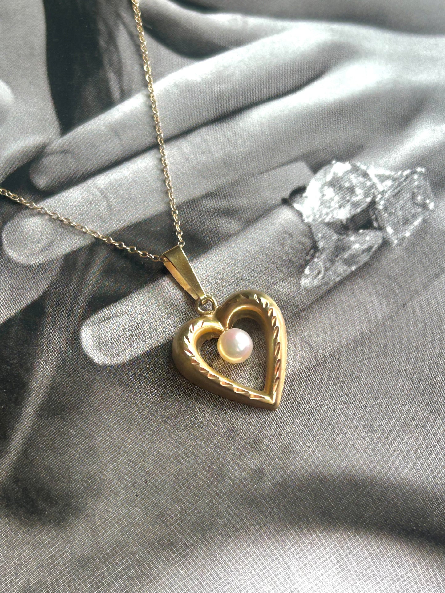 9ct Gold Heart Pendant Pearl Necklace