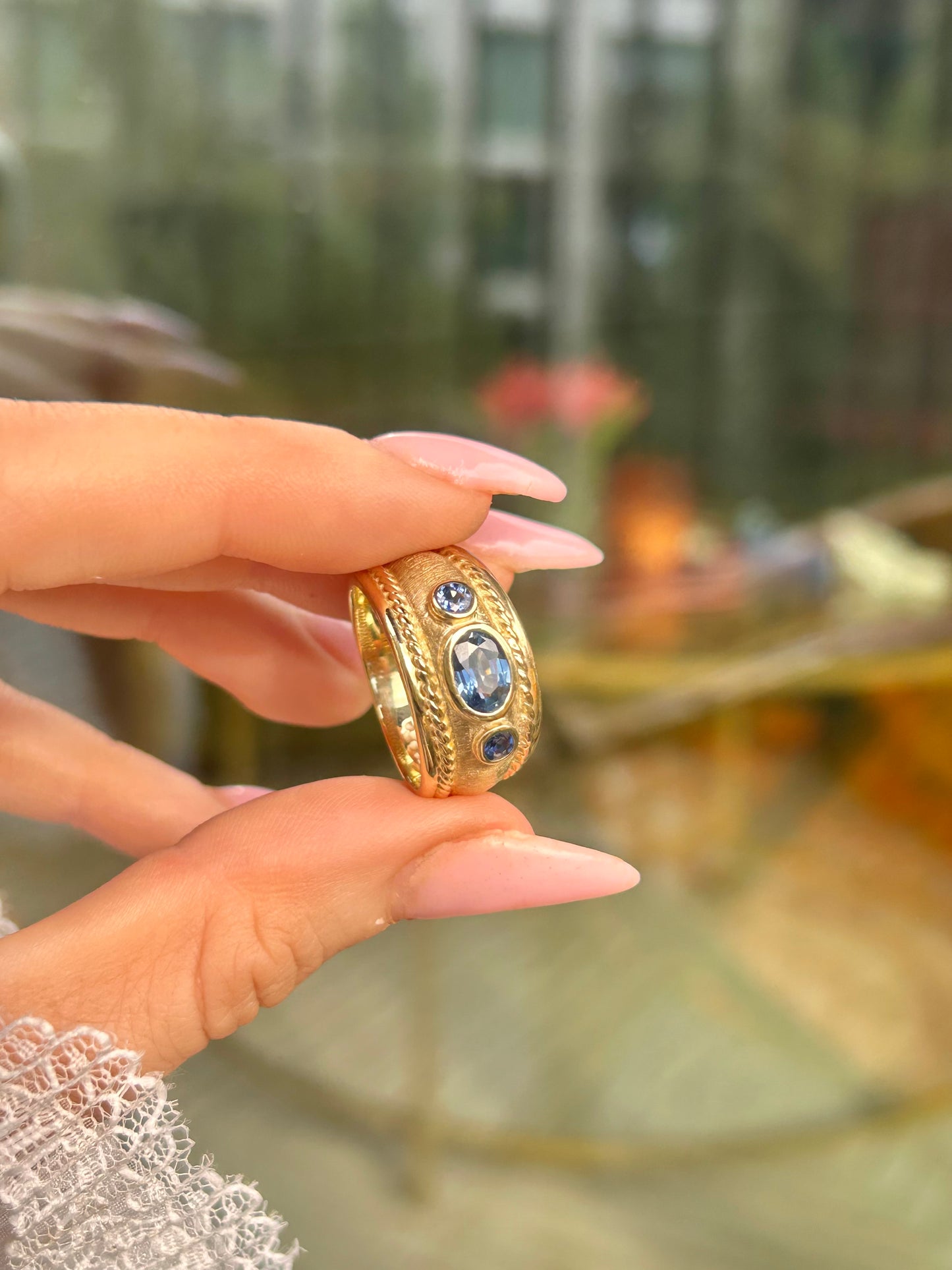 Vintage 1990's 9ct Gold Blue Sapphire Byzantine Band Ring
