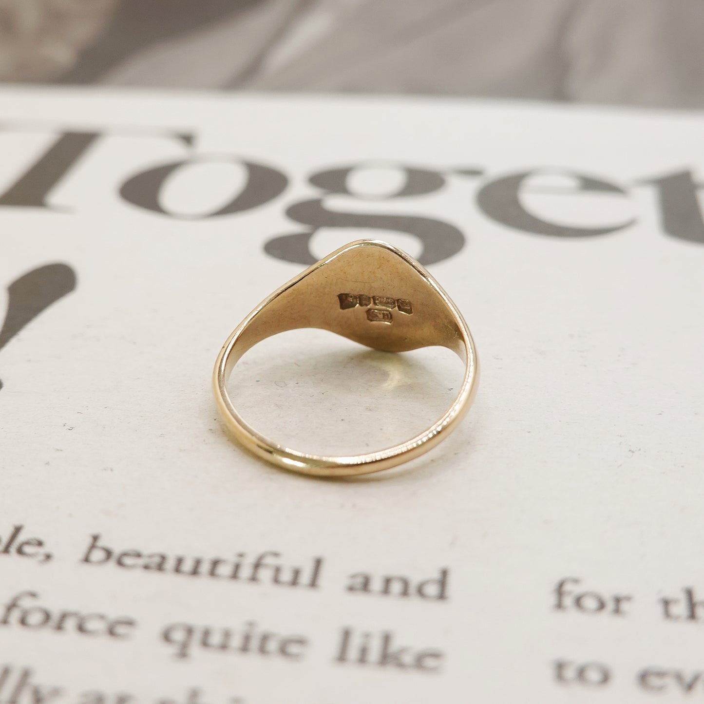Vintage 9ct Gold Dainty Signet Ring