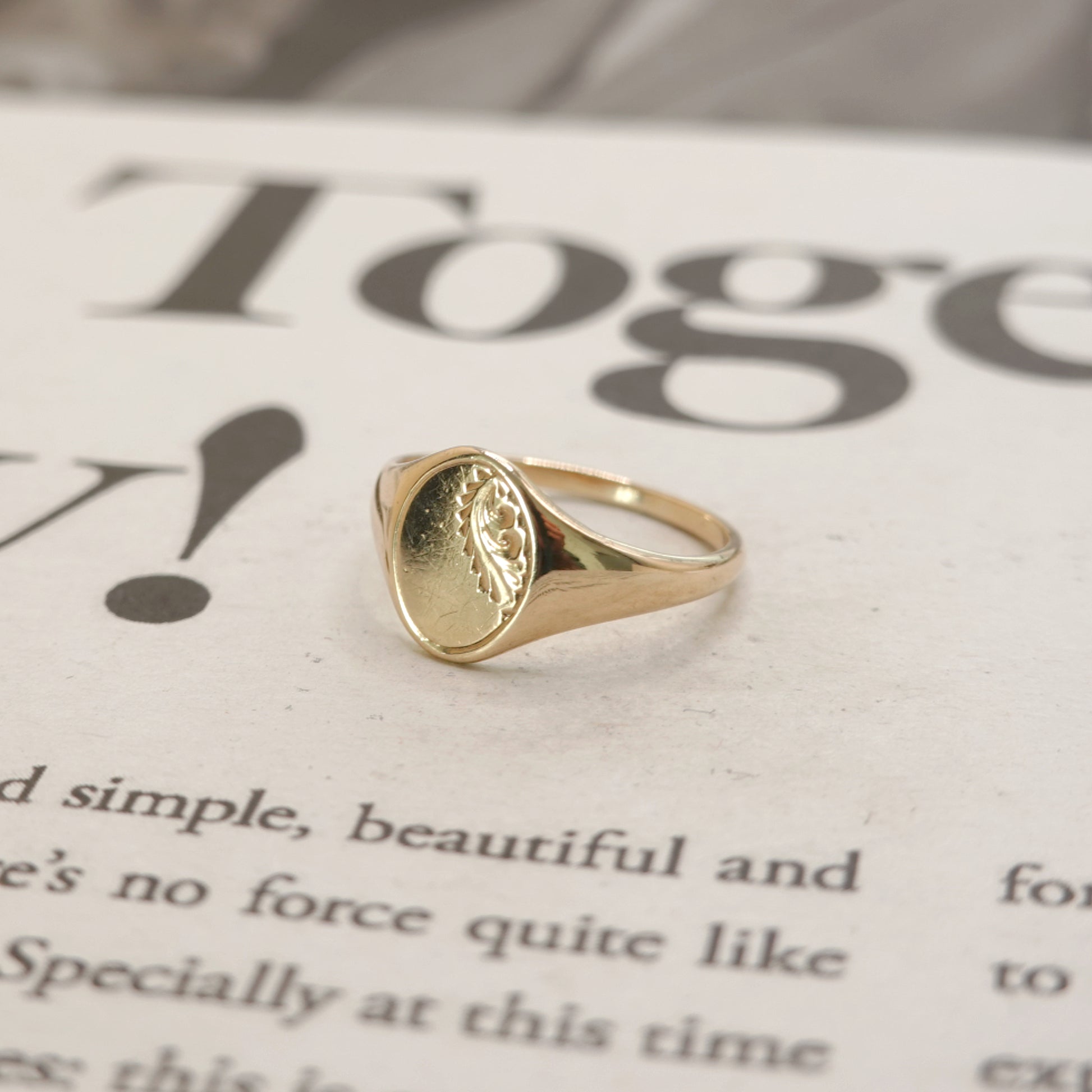 Vintage 9ct Gold Dainty Signet Ring