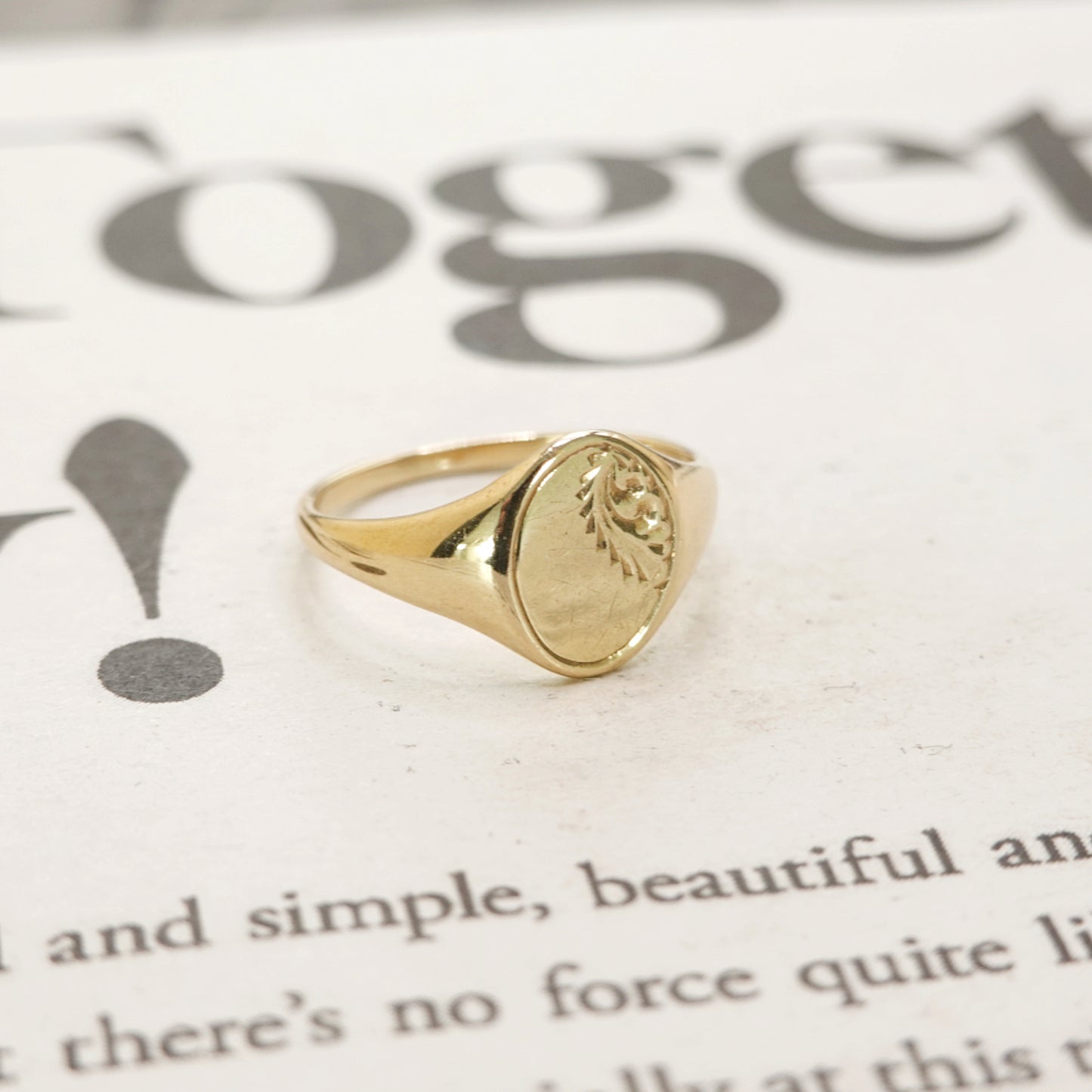 Vintage 9ct Gold Dainty Signet Ring