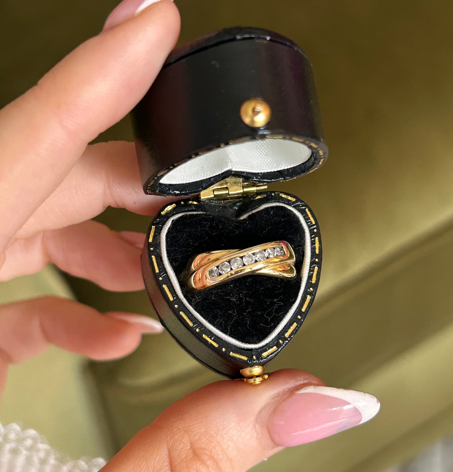 18ct Gold Diamond Cross Over Band Ring