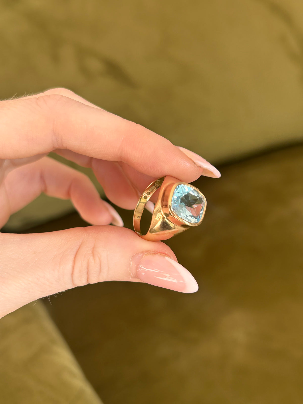9ct Gold Chunky Blue Topaz Ring