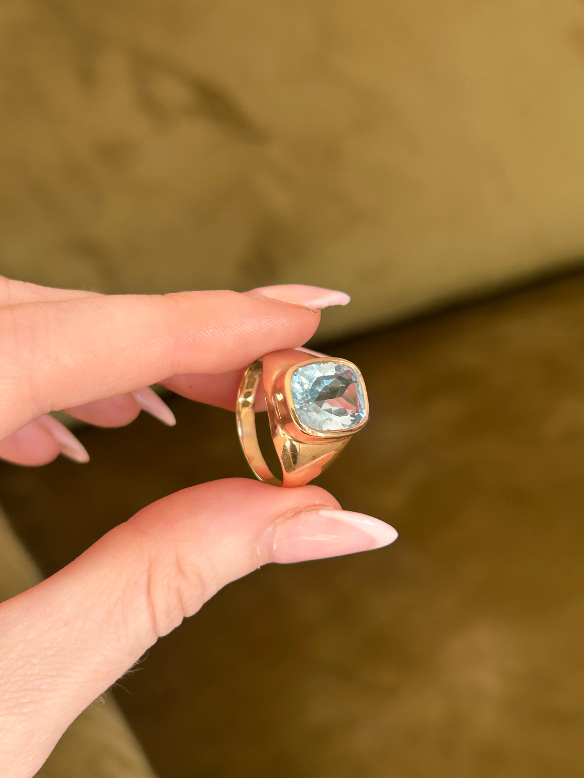 9ct Gold Chunky Blue Topaz Ring