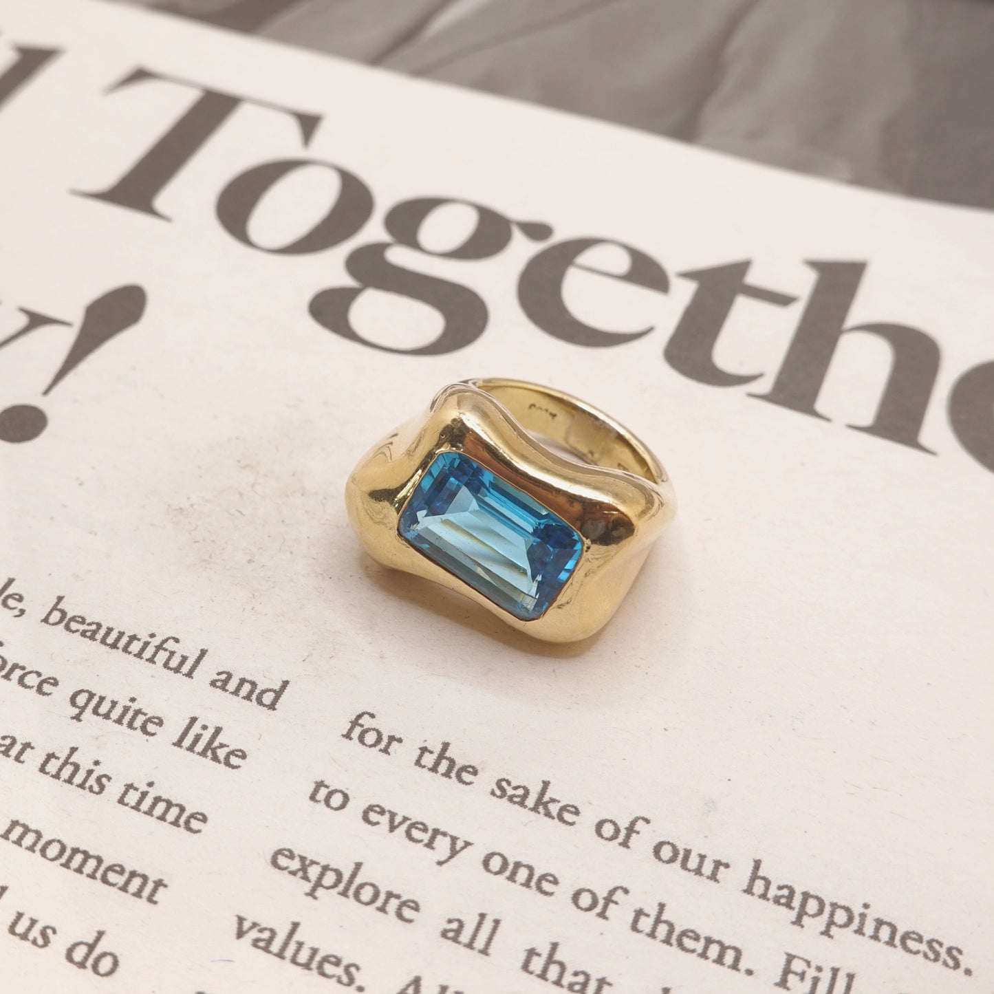 Vintage 14ct Gold Sculptural Blue Topaz Ring