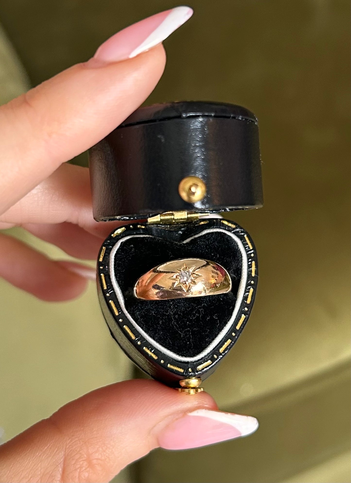 18ct Gold Vintage Diamond Gypsy Ring
