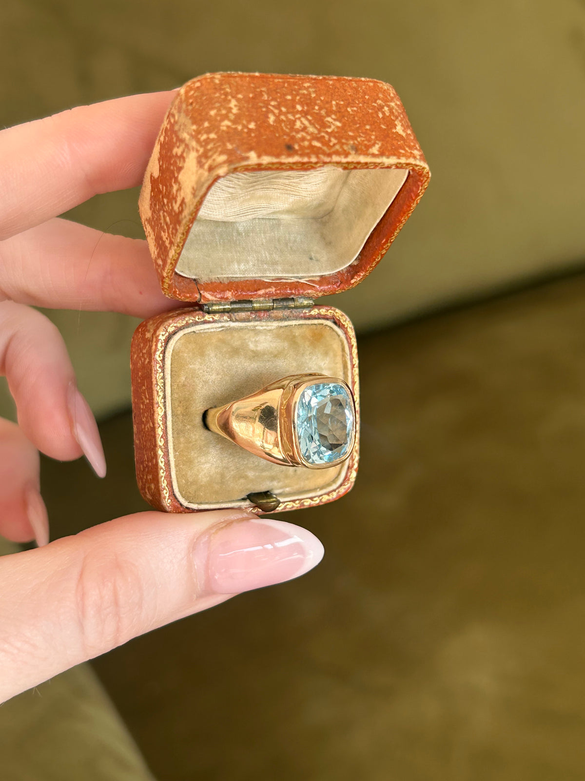 9ct Gold Chunky Blue Topaz Ring