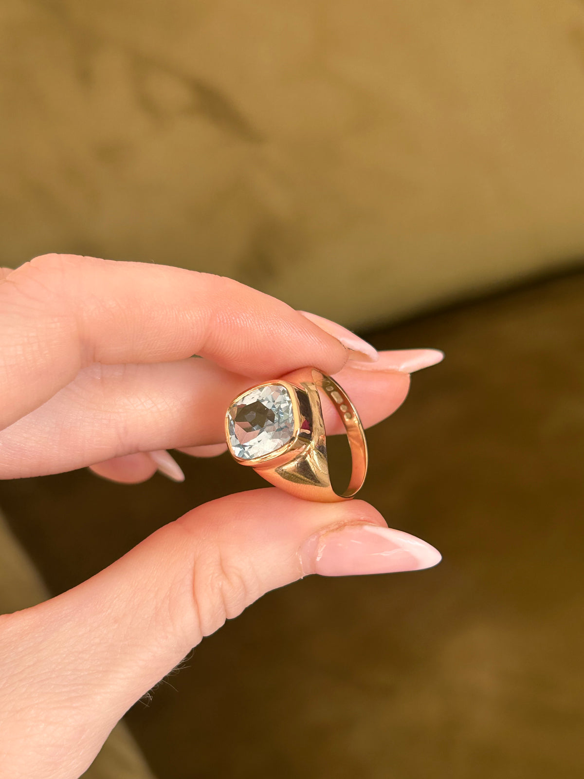 9ct Gold Chunky Blue Topaz Ring