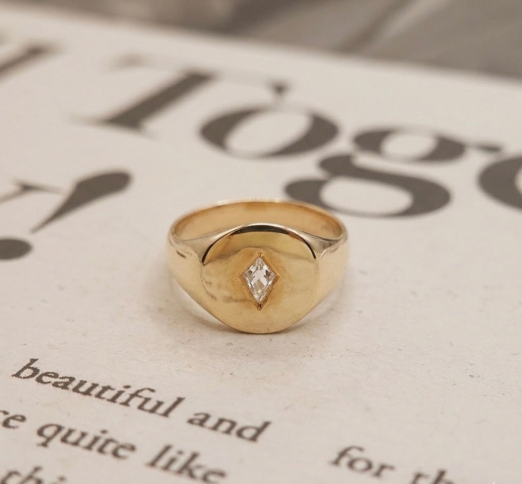 Vintage 1950's 9ct Gold Signet Ring