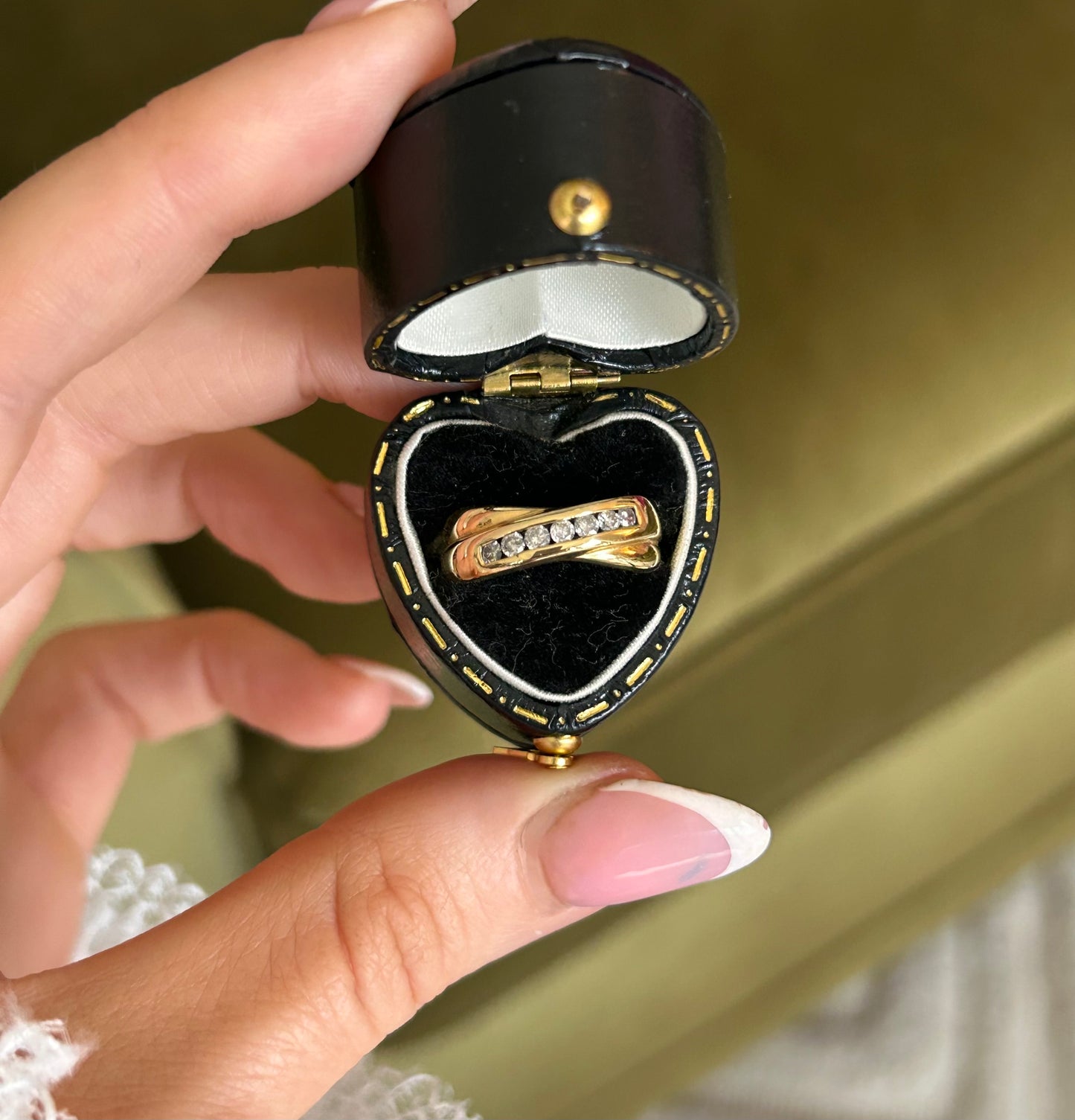 18ct Gold Diamond Cross Over Band Ring