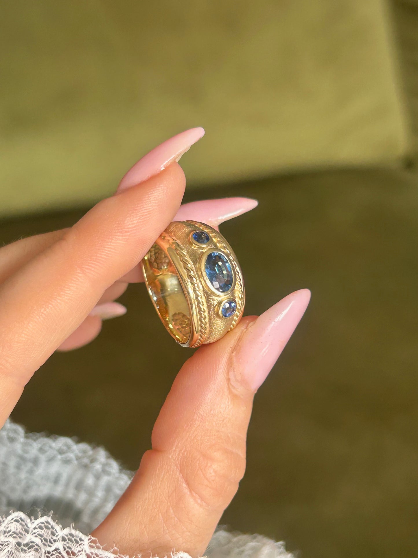 Vintage 1990's 9ct Gold Blue Sapphire Byzantine Band Ring
