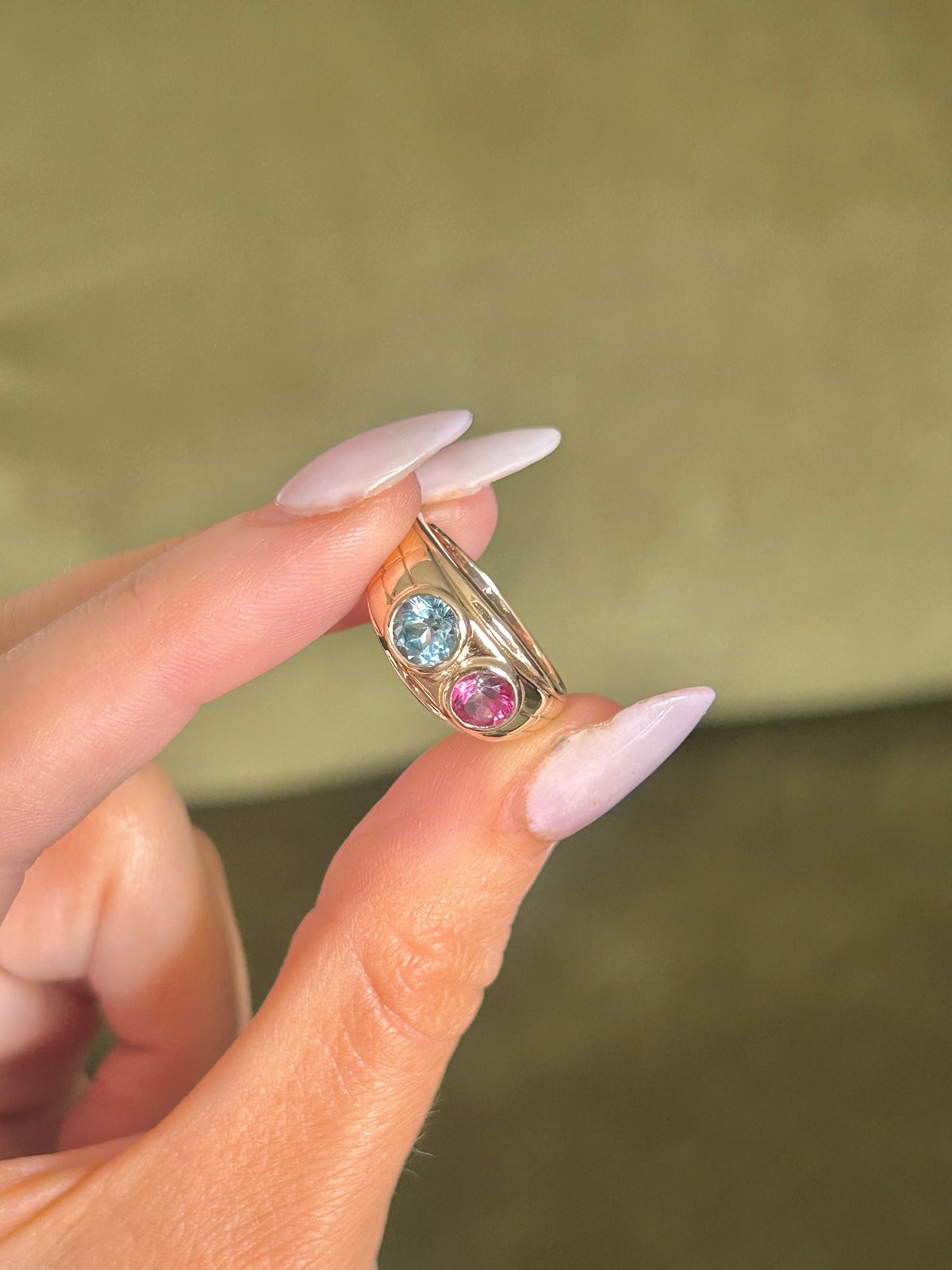 14ct Gold Vintage Chunky Blue and Pink Topaz Ring