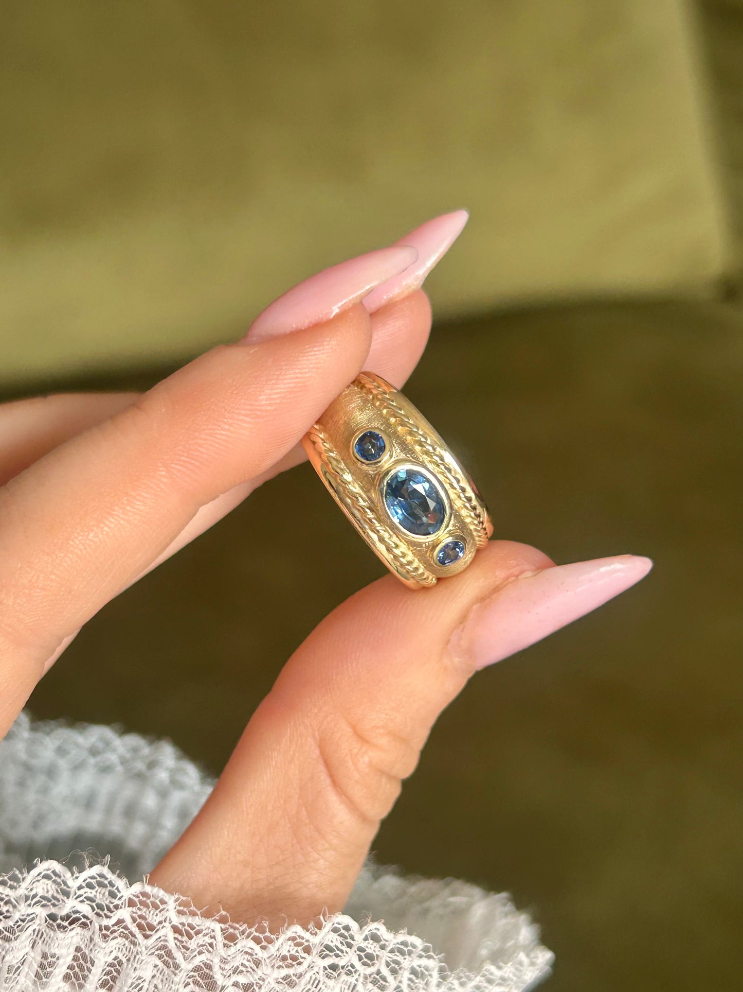 Vintage 1990's 9ct Gold Blue Sapphire Byzantine Band Ring