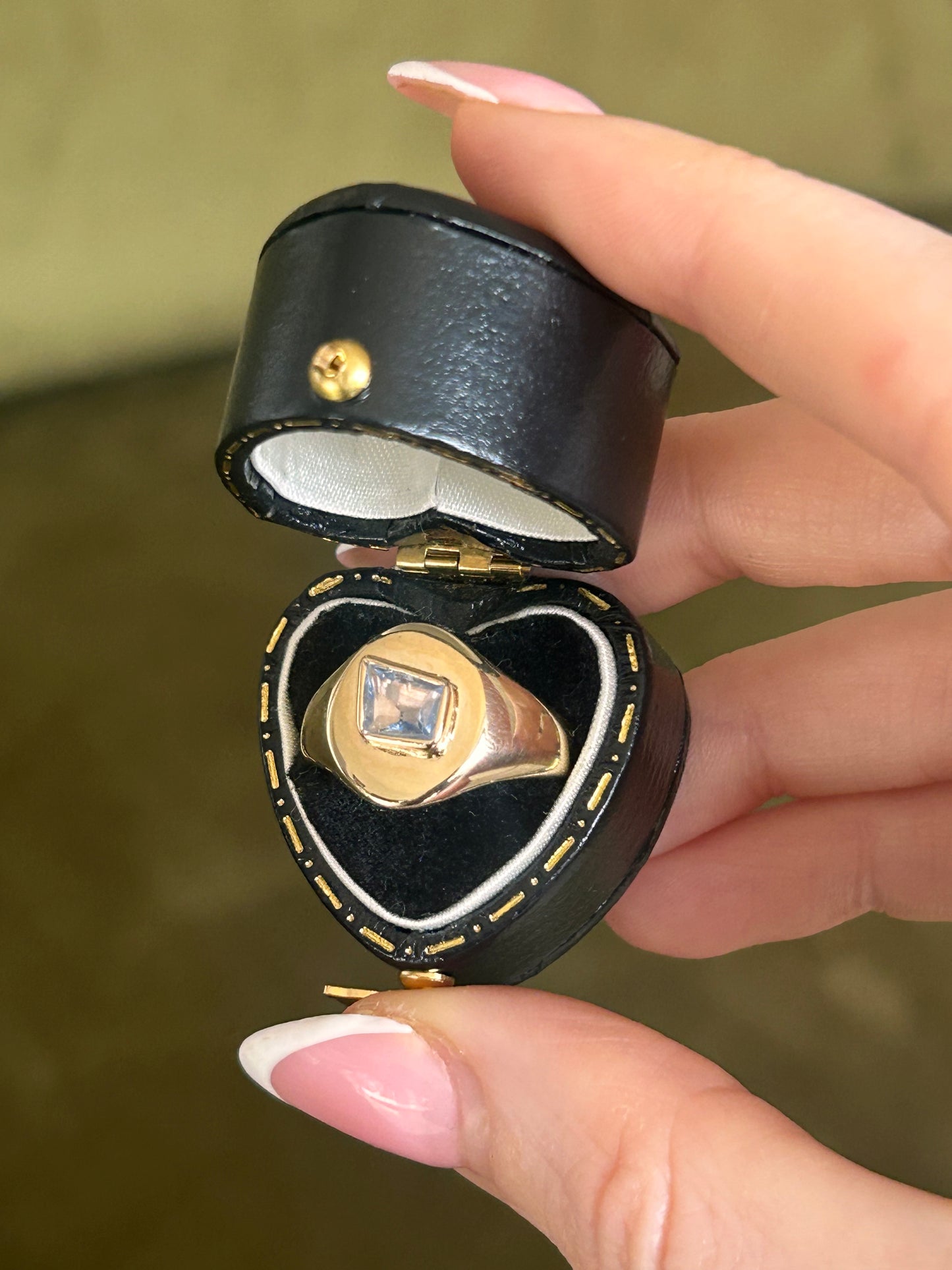 9ct Gold Signet Ring with Fancy-Cut Natural Sapphire