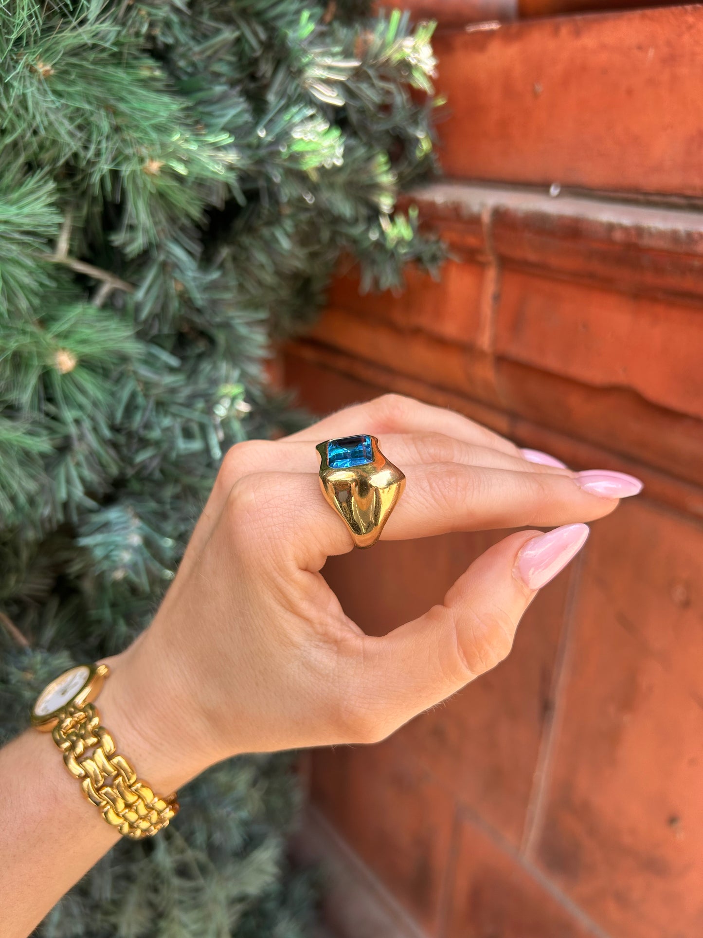 Vintage 14ct Gold Sculptural Blue Topaz Ring