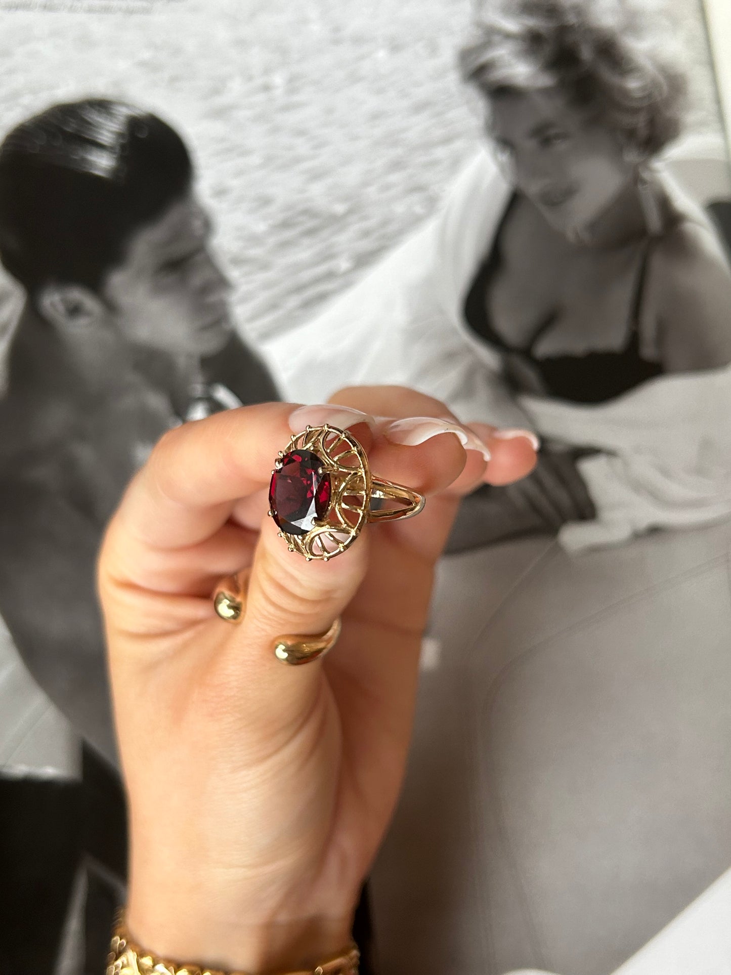 9ct Yellow Gold Oval Cut Red Garnet Ring