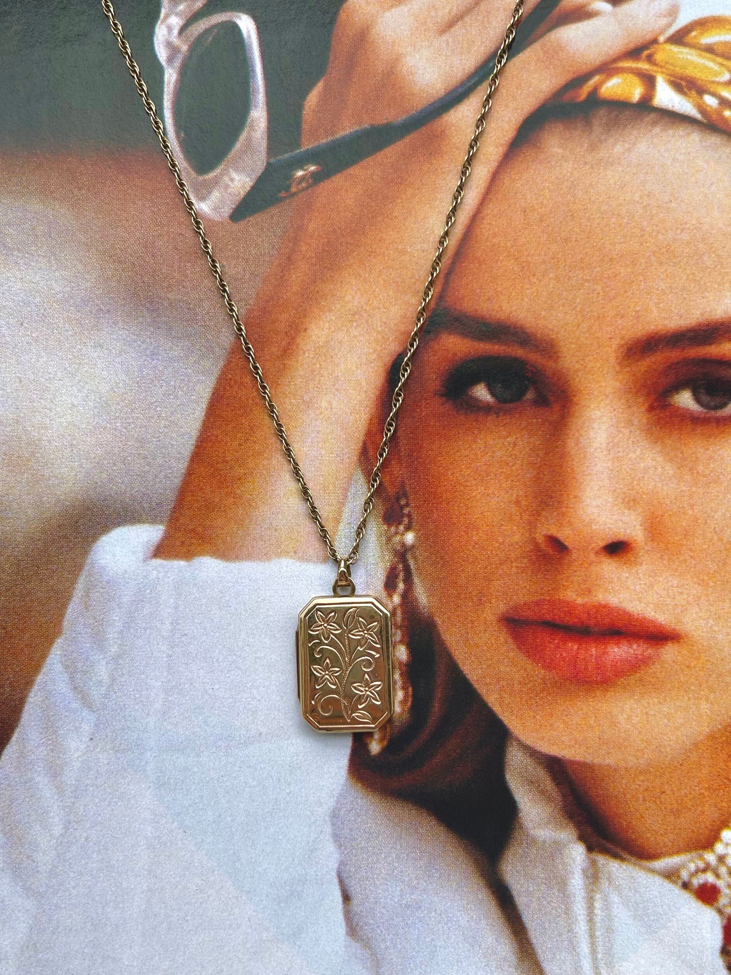 9ct Gold Rectangular Locket With Detailed Front and Rope Chain