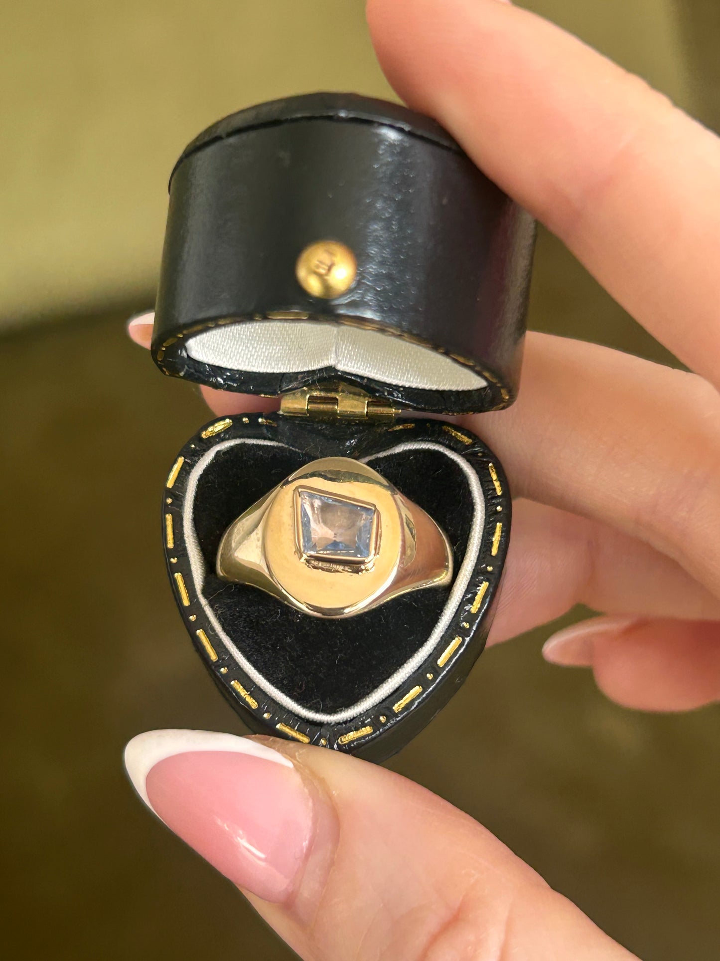 9ct Gold Signet Ring with Fancy-Cut Natural Sapphire