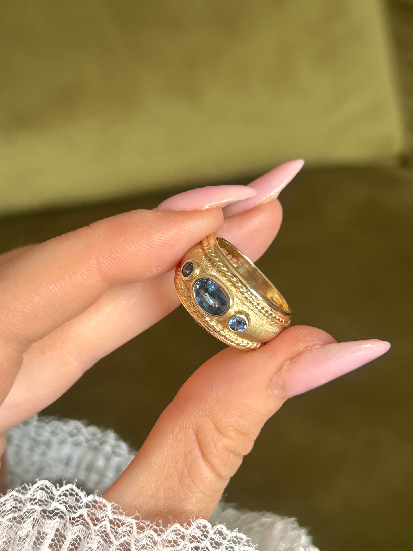 Vintage 1990's 9ct Gold Blue Sapphire Byzantine Band Ring