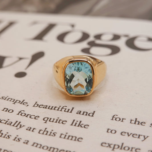 9ct Gold Chunky Blue Topaz Ring