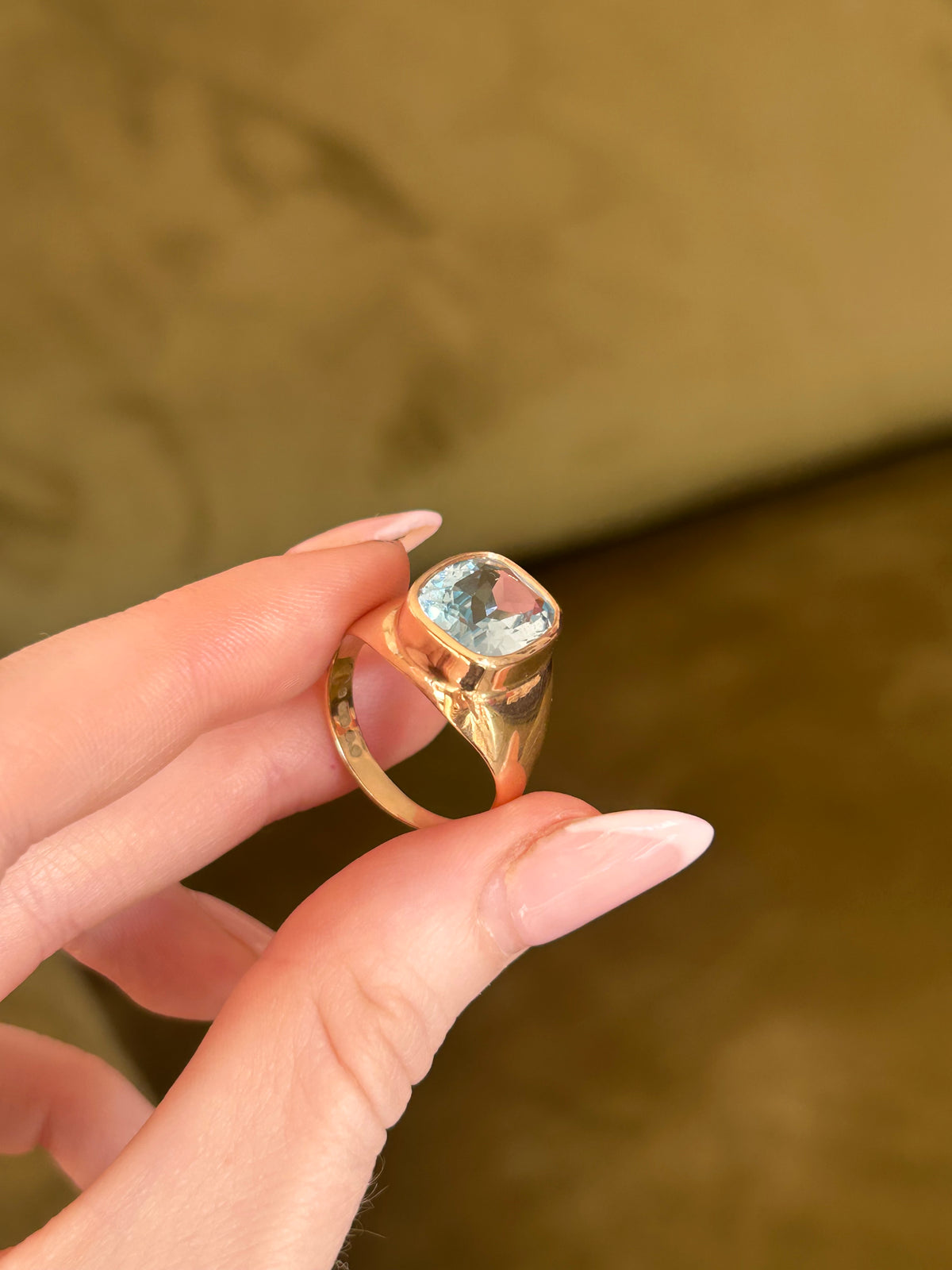 9ct Gold Chunky Blue Topaz Ring