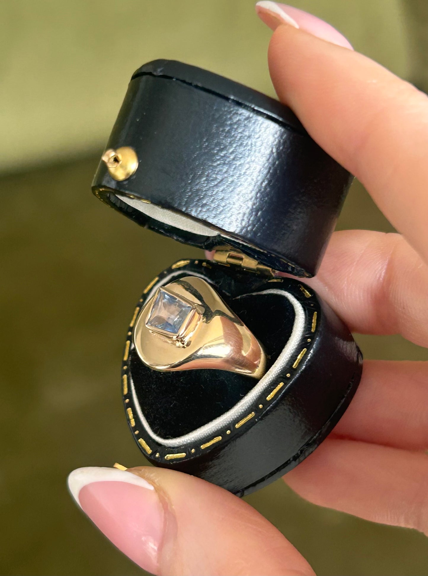 9ct Gold Signet Ring with Fancy-Cut Natural Sapphire