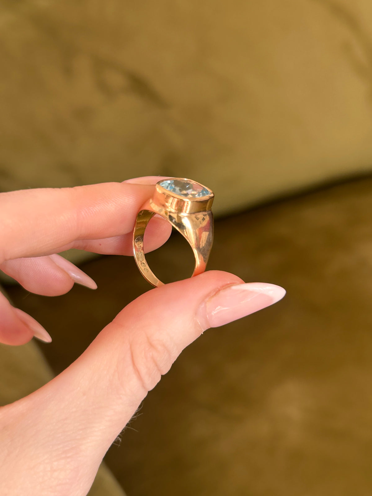 9ct Gold Chunky Blue Topaz Ring