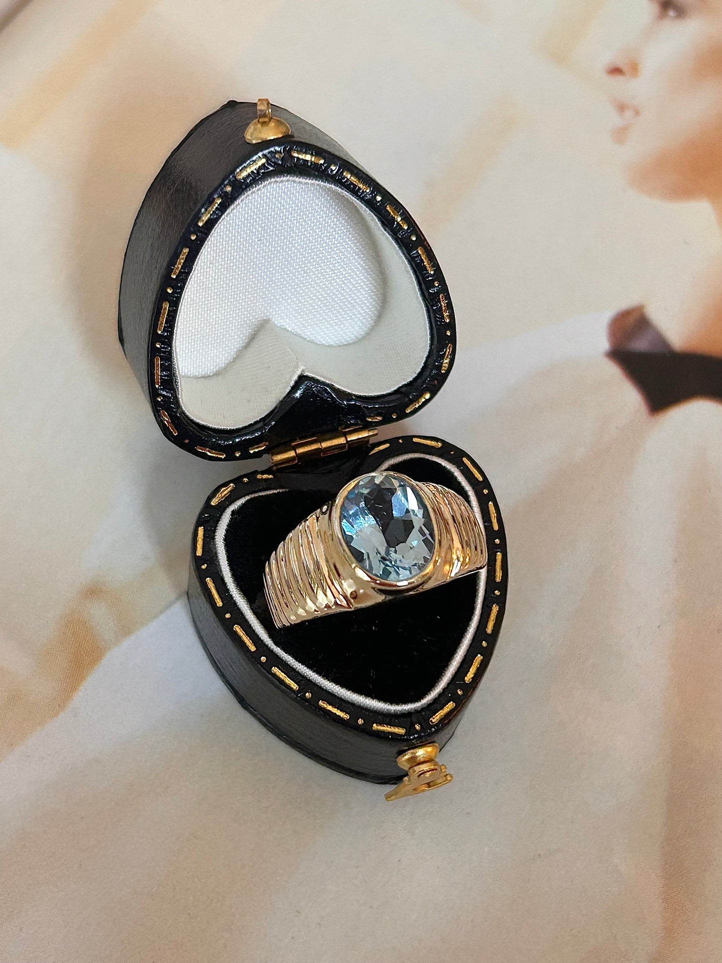 9ct Gold Chunky Sky Blue Topaz Ribbed Ring