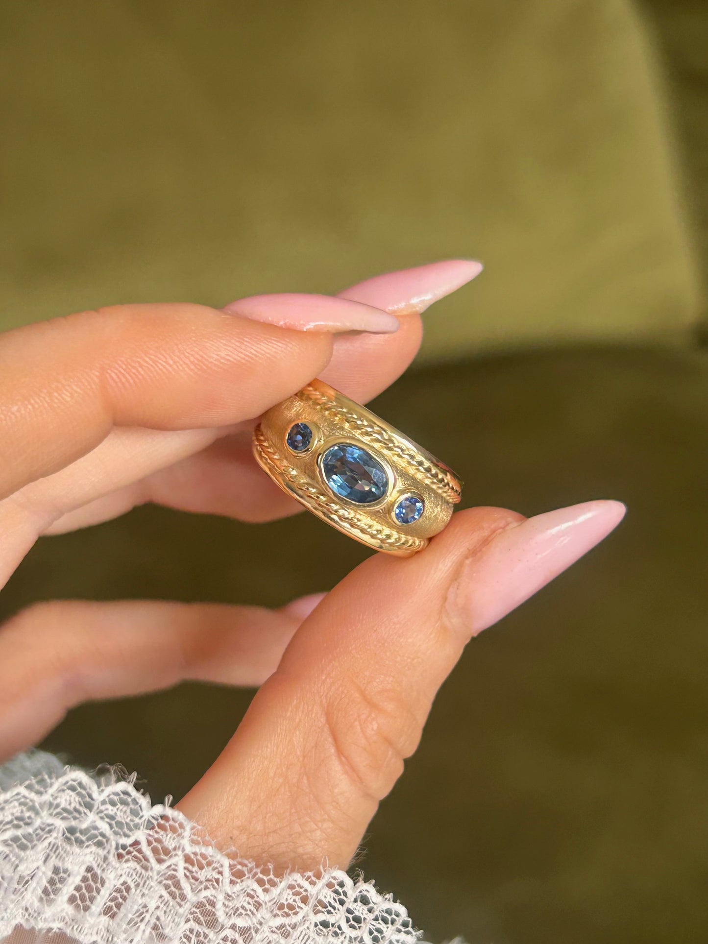 Vintage 1990's 9ct Gold Blue Sapphire Byzantine Band Ring