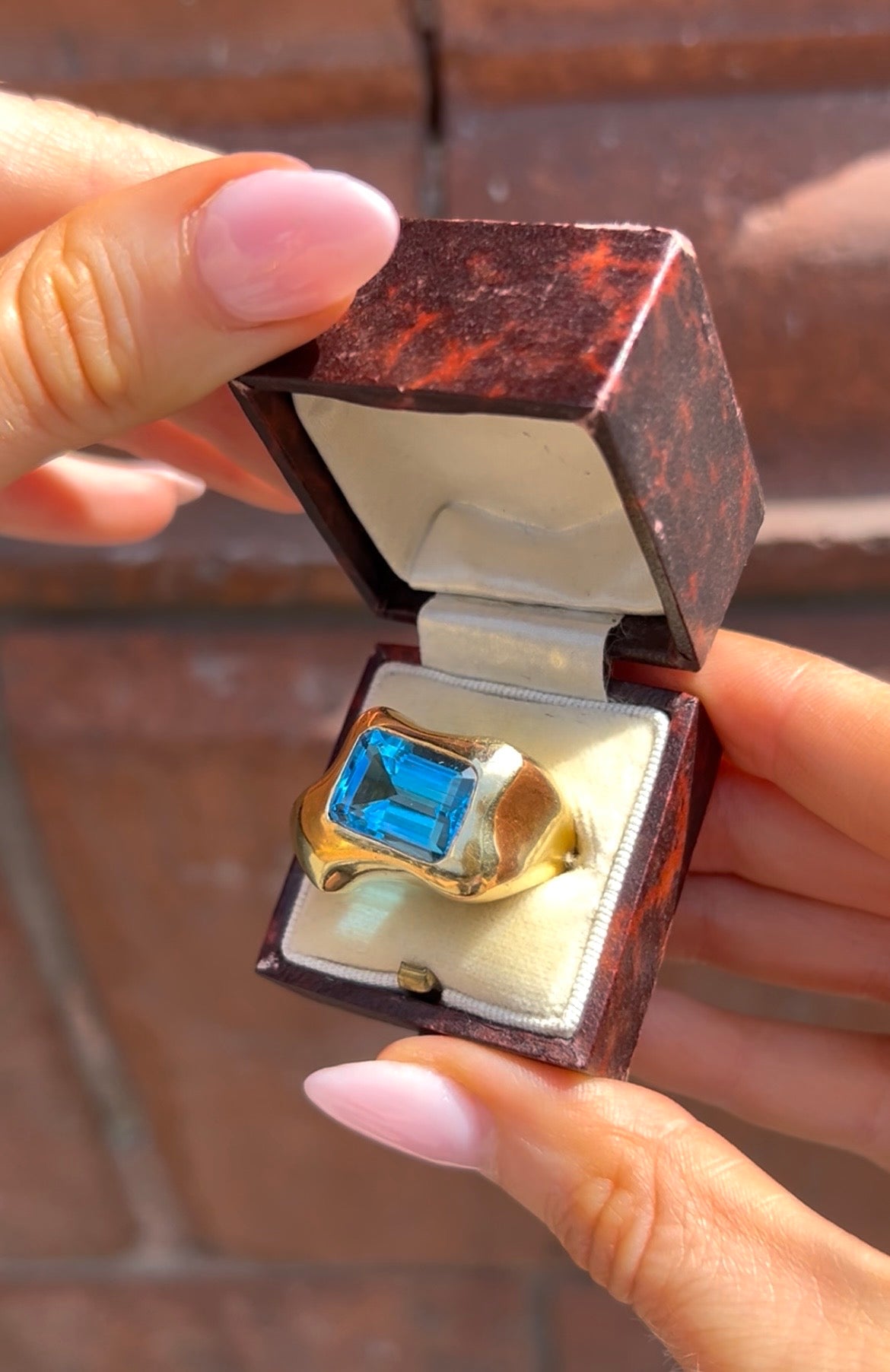 Vintage 14ct Gold Sculptural Blue Topaz Ring