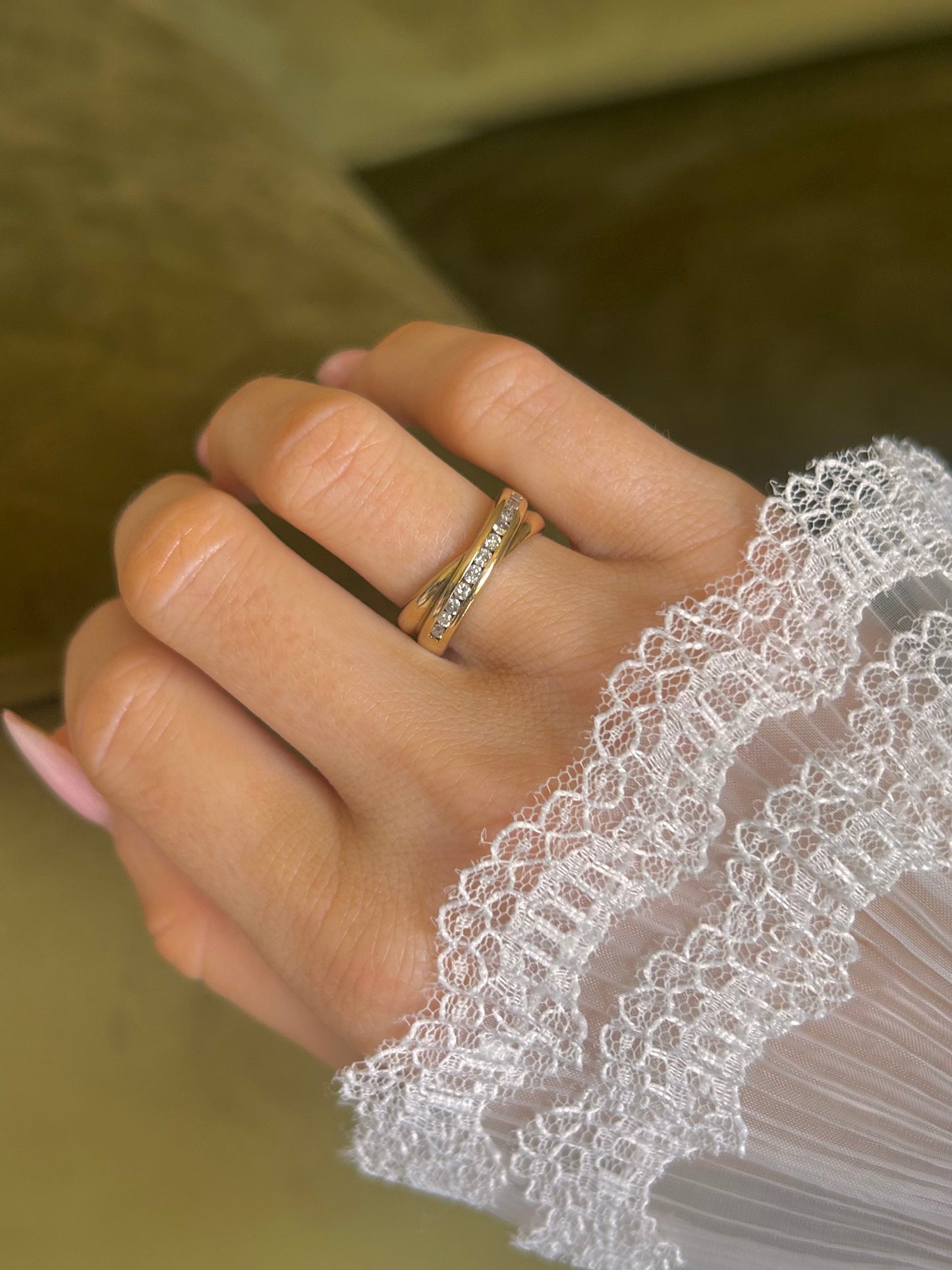 9ct Gold Diamond Cross Over Band Ring
