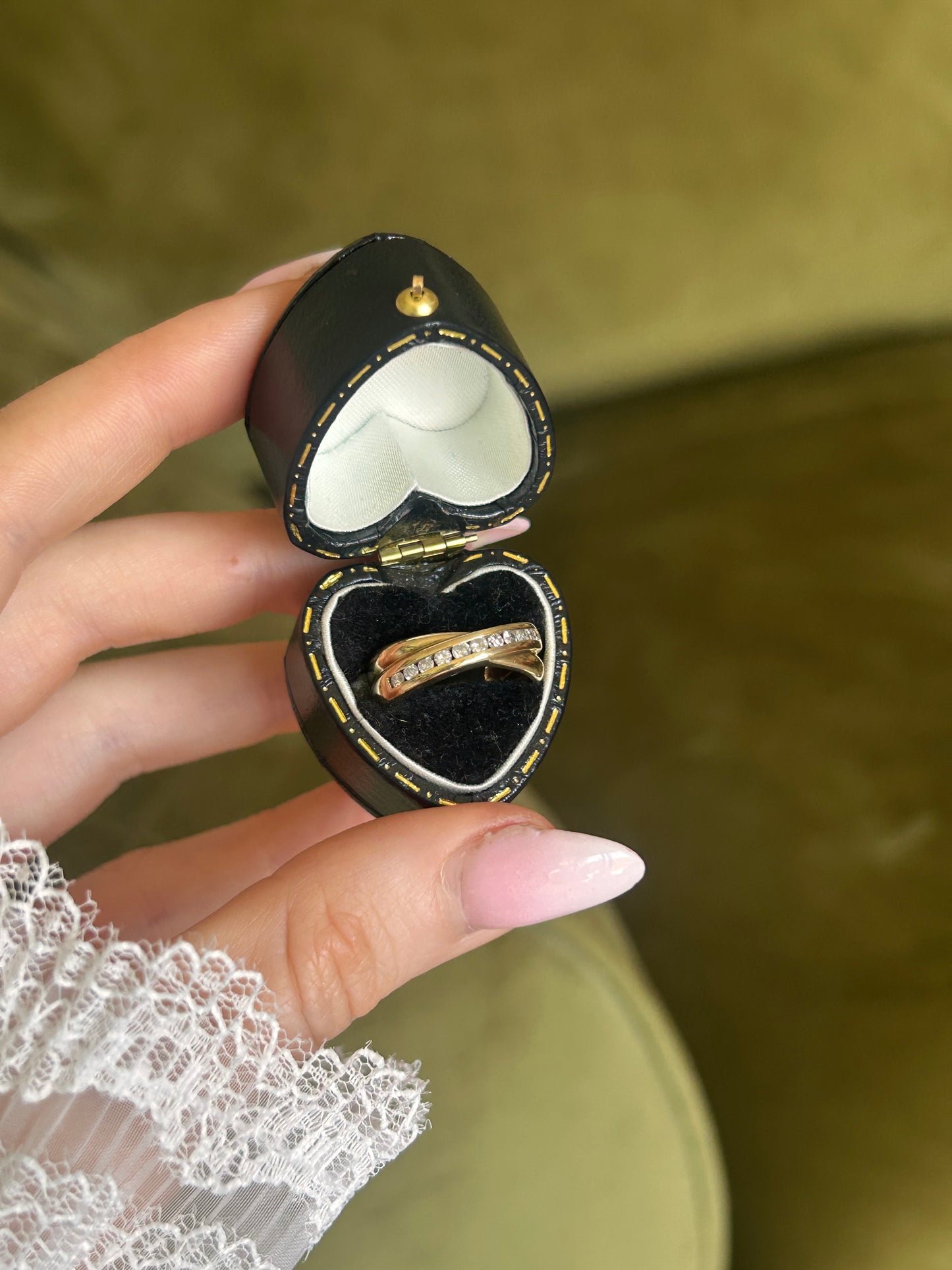 9ct Gold Diamond Cross Over Band Ring