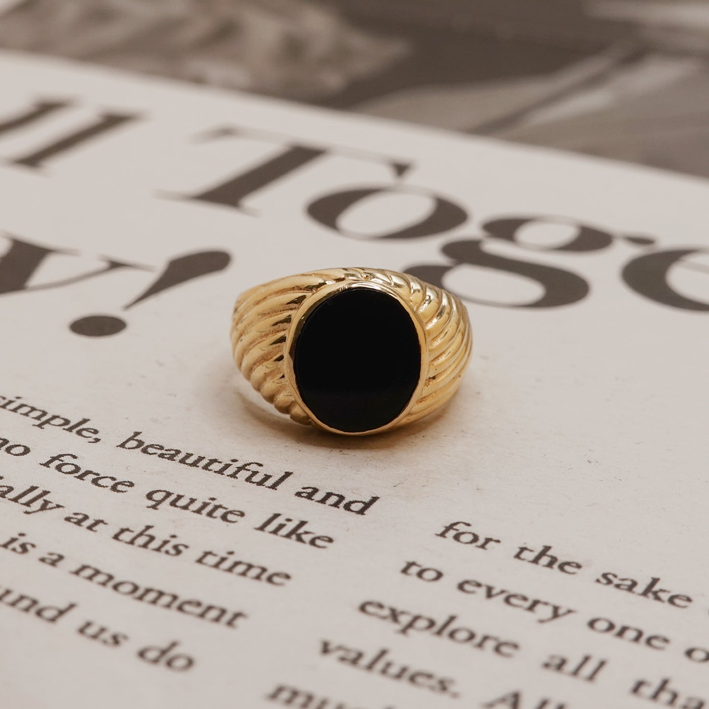 Chunky 9ct Gold Black Onyx Ribbed Signet Ring