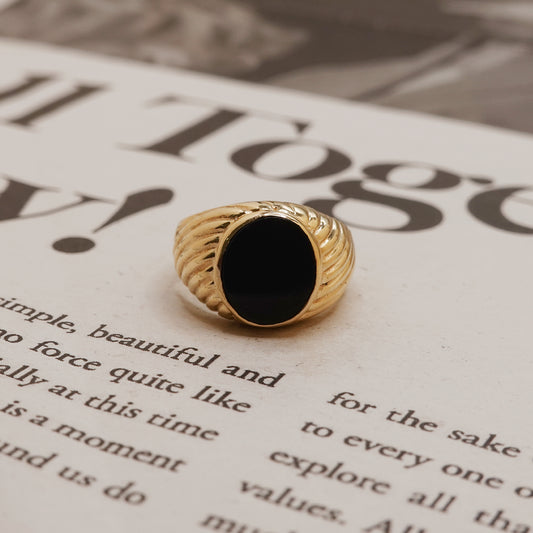 Chunky 9ct Gold Black Onyx Ribbed Signet Ring
