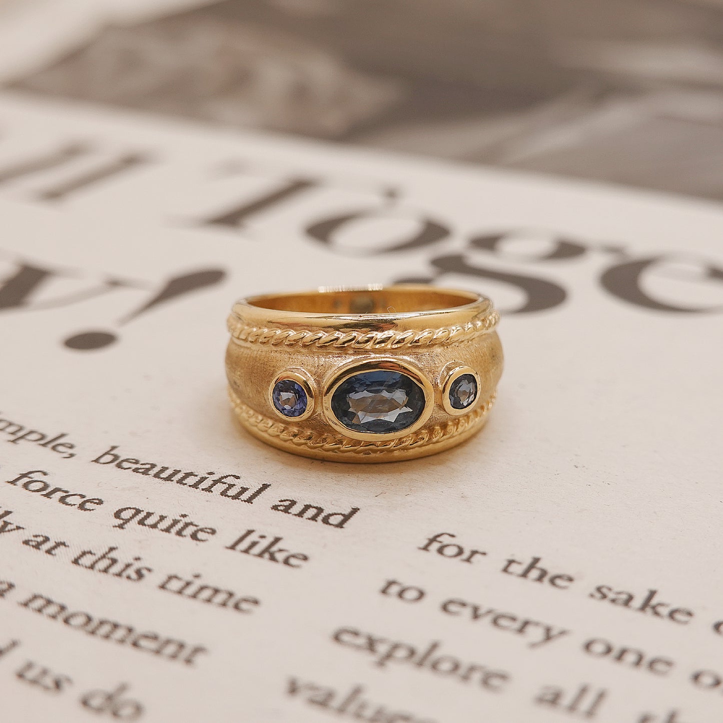 Vintage 1990's 9ct Gold Blue Sapphire Byzantine Band Ring