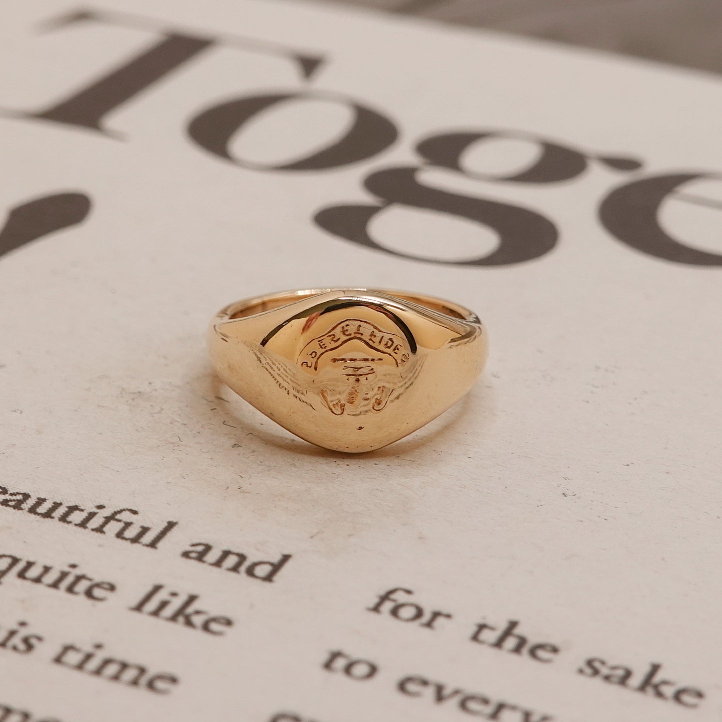 Vintage 9ct Gold Engraved Crest Signet Pinky Ring
