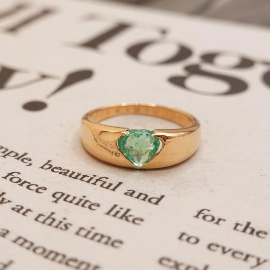 18ct Gold Heart Emerald Band Ring