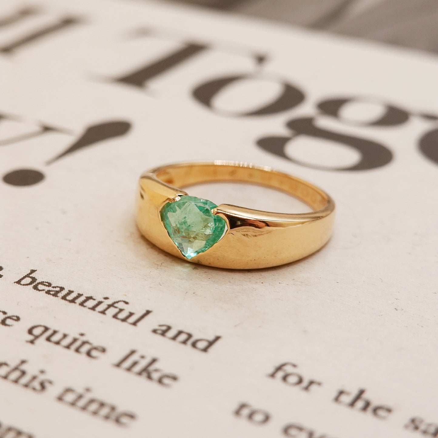 18ct Gold Heart Emerald Band Ring