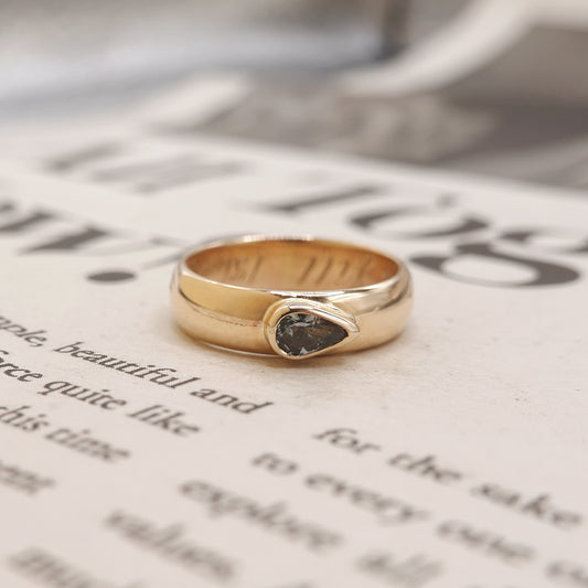 9ct Gold Vintage Tanzanite Bezel Ring (1976)